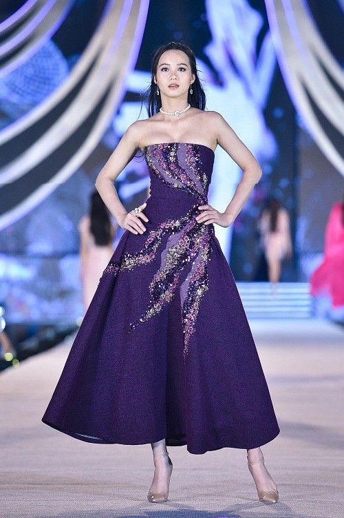 Tieu Vy, Ky Duyen catwalk than sau cung thi sinh Hoa hau Viet Nam-Hinh-10