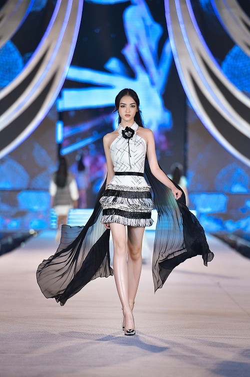 Tieu Vy, Ky Duyen catwalk than sau cung thi sinh Hoa hau Viet Nam-Hinh-14