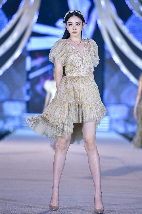 Tieu Vy, Ky Duyen catwalk than sau cung thi sinh Hoa hau Viet Nam-Hinh-6