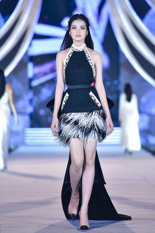 Tieu Vy, Ky Duyen catwalk than sau cung thi sinh Hoa hau Viet Nam-Hinh-8