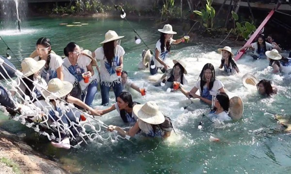 30 thi sinh Hoa hau Thai Lan gap tai nan sap cau treo-Hinh-2