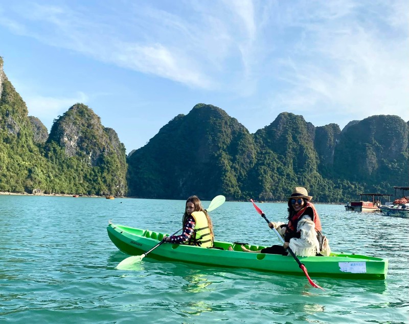 Ban trai ngoai quoc than thiet ben hai con rieng cua Hong Nhung-Hinh-12