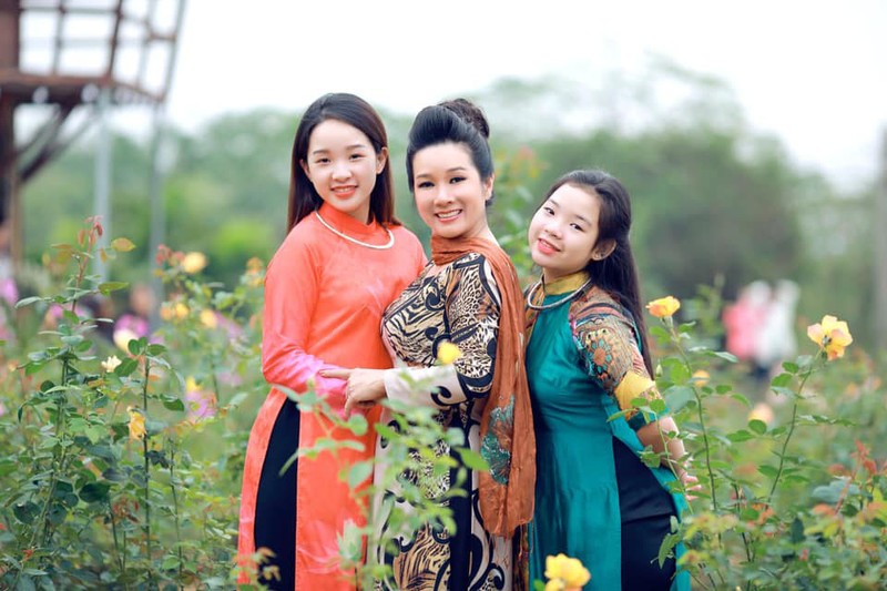 Hai con gai tai nang, xinh nhu hoa cua Thanh Thanh Hien-Hinh-2