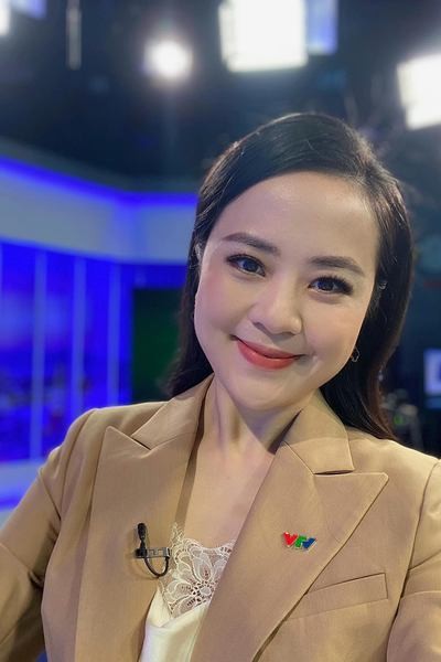 Nhan sac BTV Ngoc Bich vua len song Thoi su 19h VTV-Hinh-8