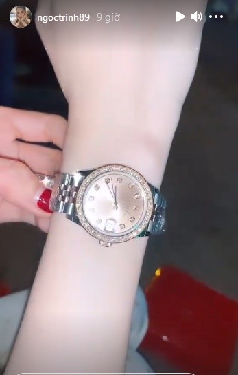 Ngoc Trinh duoc nguoi chi hao phong tang chiec Rolex gia nua ty-Hinh-3