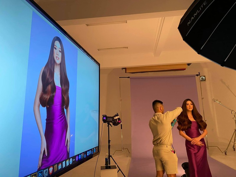 Anh Khanh Van bat khoc khi thu trang phuc cho Miss Universe-Hinh-6