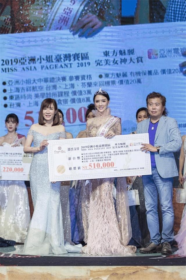 Chan dai ban dam 6.000 USD bat ngo tai xuat showbiz xu Dai-Hinh-4