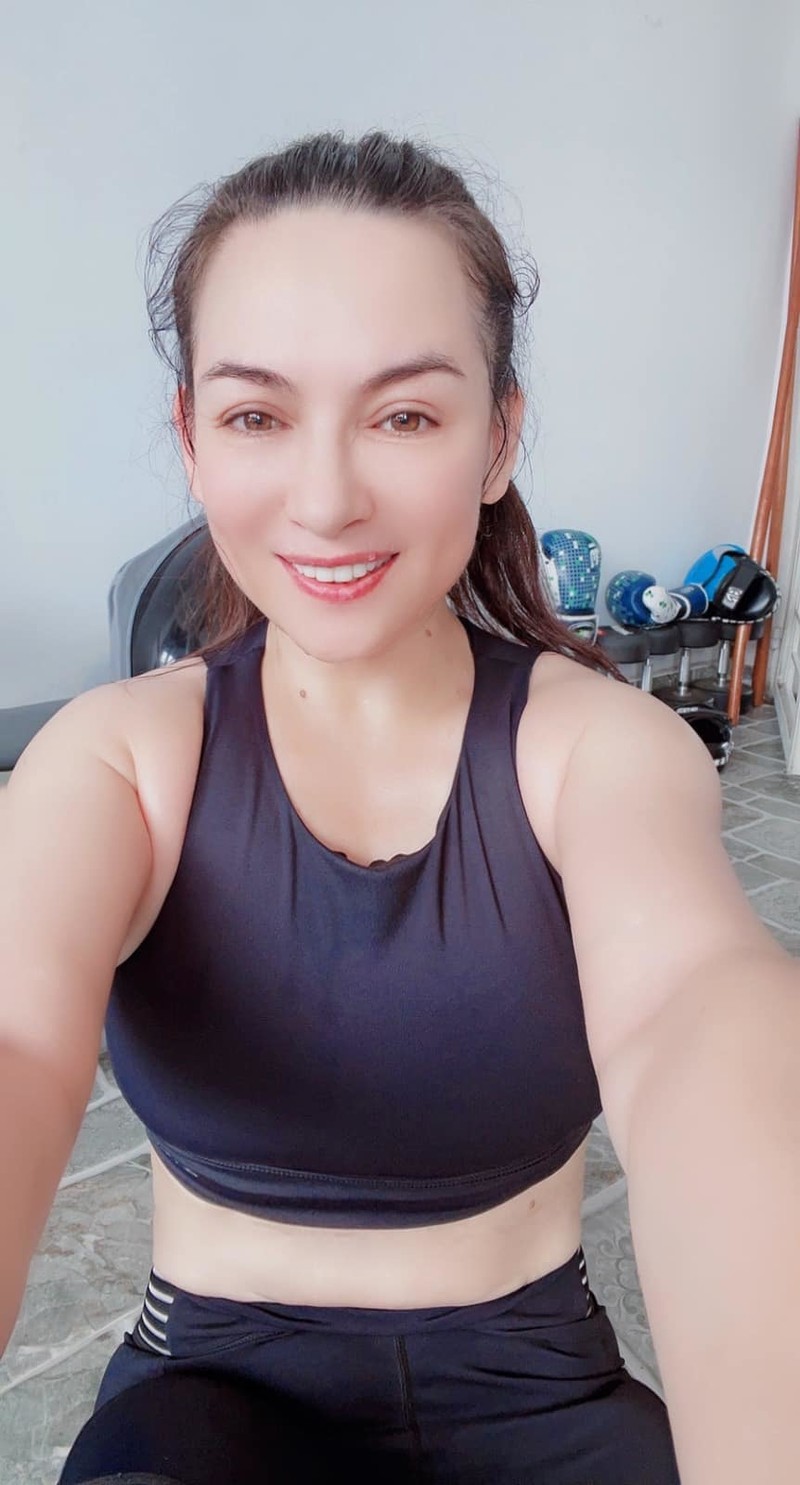 Le Quyen khoe anh mat moc sau khi tam-Hinh-4