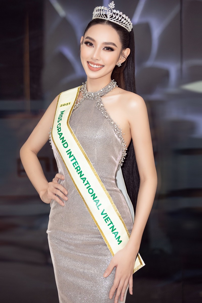 Thuy Tien mang quoc phuc ngoi ca y bac si den Miss Grand International-Hinh-5