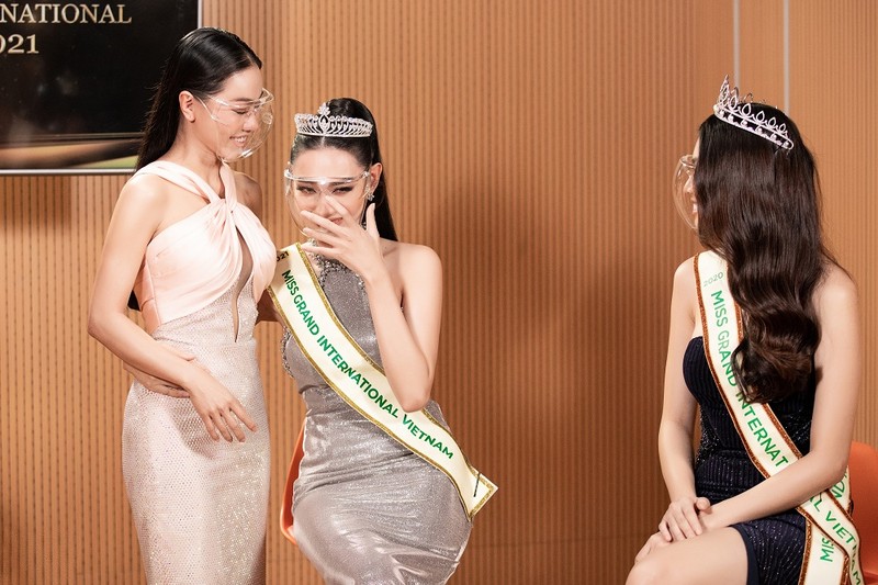 Thuy Tien mang quoc phuc ngoi ca y bac si den Miss Grand International-Hinh-9