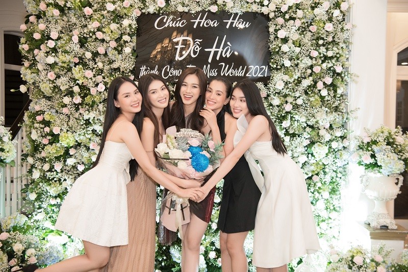 Do Thi Ha goi cam giua dan hau truoc ngay thi Miss World 2021-Hinh-2