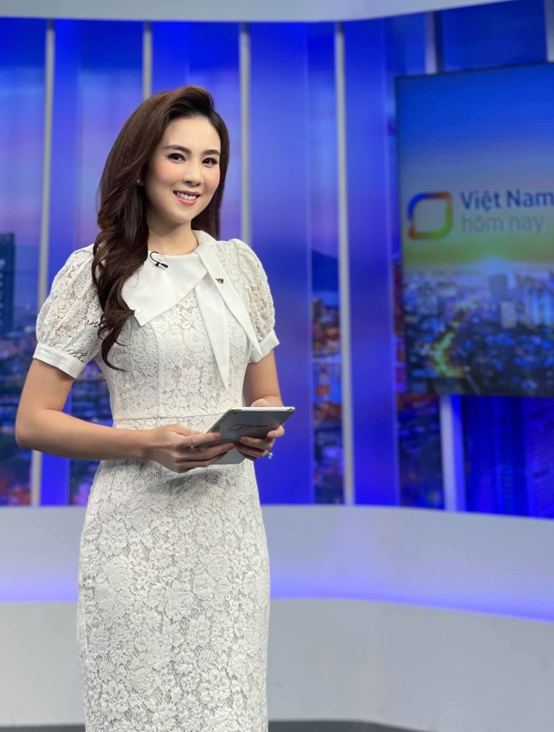 2 nu MC xinh dep, giau co, dung toan hang hieu cua VTV-Hinh-17