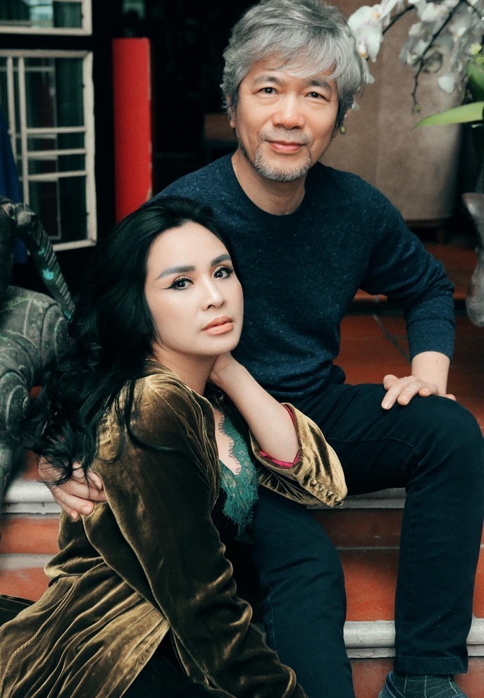 Diva Thanh Lam hanh phuc don Giang sinh ben ban trai bac si-Hinh-2