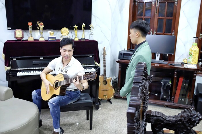 Doanh nhan Nguyen Duc Thuy va Ngoc Son chinh thuc nang do Ho Van Cuong