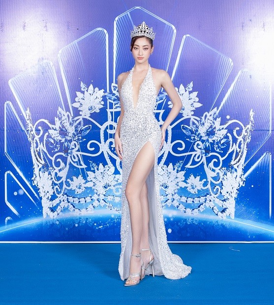 Dan hau dien vay trang long lay do sac duong kim Miss World-Hinh-7