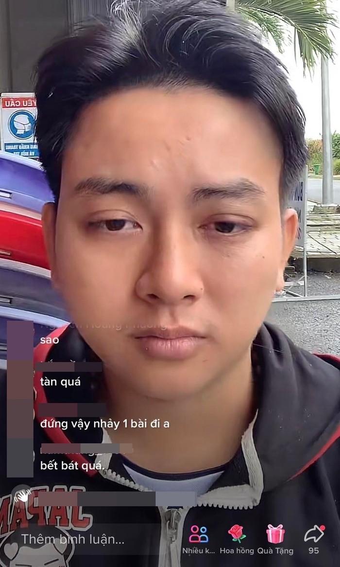 Hoai Lam livestream cung me ruot, ngoai hinh sut can gay xon xao?