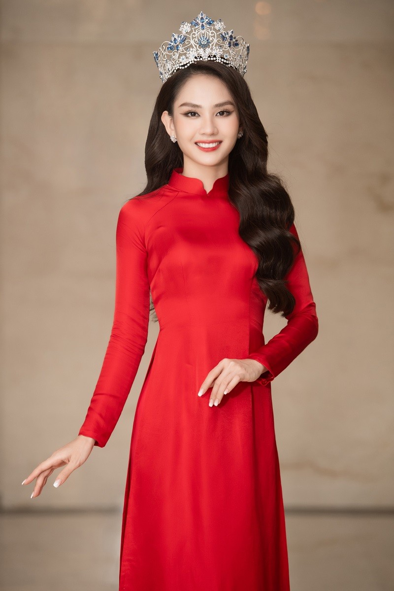 Ly do Hoa hau Mai Phuong ban vuong mien sau 1 thang dang quang