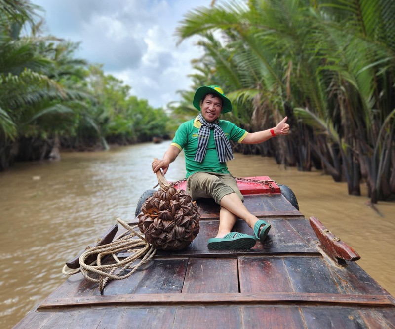 Phuong Nga bat ngo xuong toc, Quang Thang vui ve o mien Tay-Hinh-2