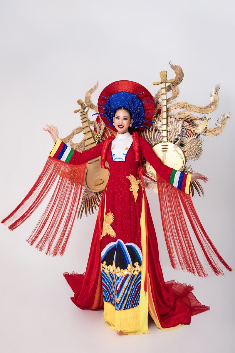 Can trang phuc tuyet dep Nguyen Nga thi Miss Tourism International