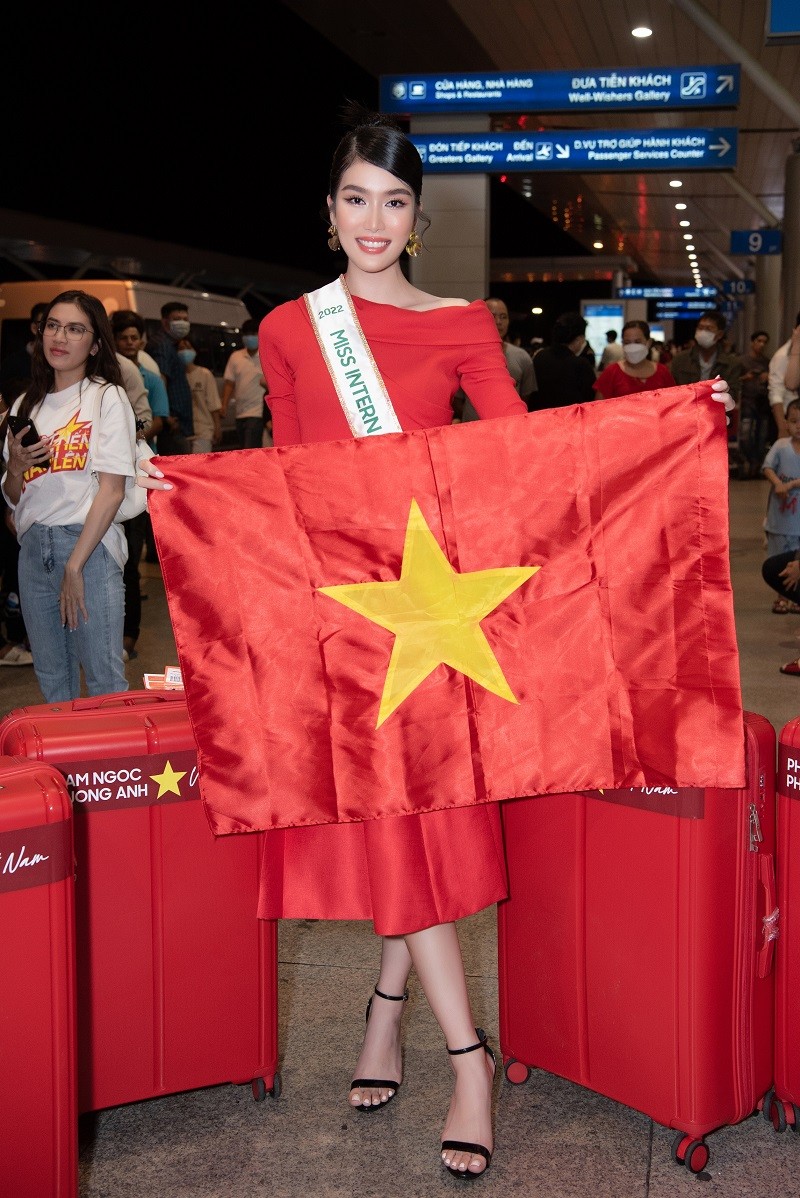 Dan hau dinh dam tien Phuong Anh len duong thi Miss International 2022-Hinh-2