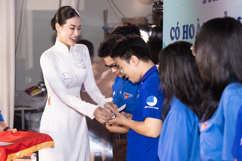 Trang Hy, Ba Lui gay nao loan buoi hop fan Hoa hau Thien An-Hinh-11