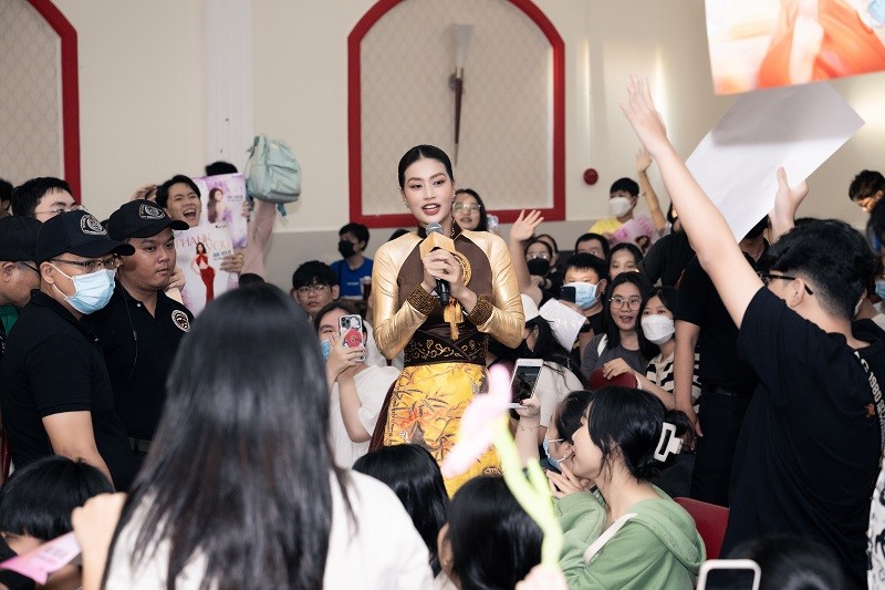 Trang Hy, Ba Lui gay nao loan buoi hop fan Hoa hau Thien An-Hinh-9