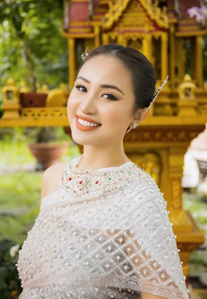 Cao Thai Ha tam trang, Ho Ngoc Ha khoe dang 