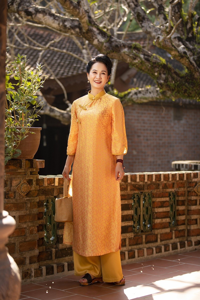 NSND Lan Huong, Chieu Xuan dien ao dai dep nen na-Hinh-5