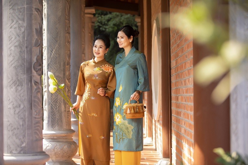 NSND Lan Huong, Chieu Xuan dien ao dai dep nen na-Hinh-8