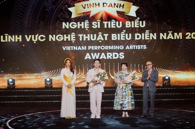 Tran Thanh noi gi khi duoc vinh danh Dien vien dien anh noi bat?-Hinh-6