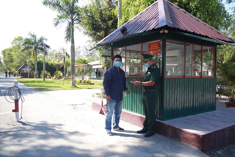 Long An: Nong voi chong buon lau qua cua khau cuoi nam-Hinh-2