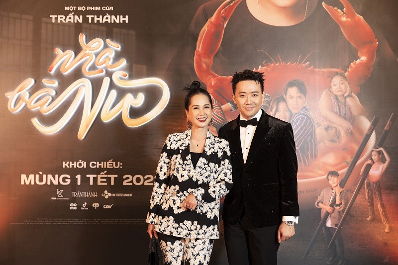 Tran Thanh - Hari Won hanh phuc sanh doi ra mat phim tai HN-Hinh-5