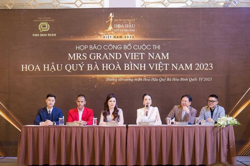 Mrs Grand Vietnam chap nhan thi sinh “dao keo”, cao tu 1m57