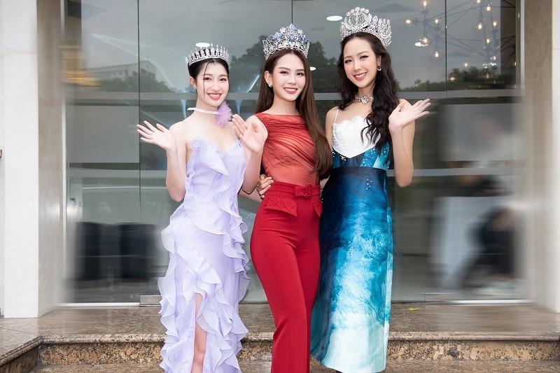Tieu Vy rang ro di cham so khao Miss World Vietnam 2023-Hinh-5