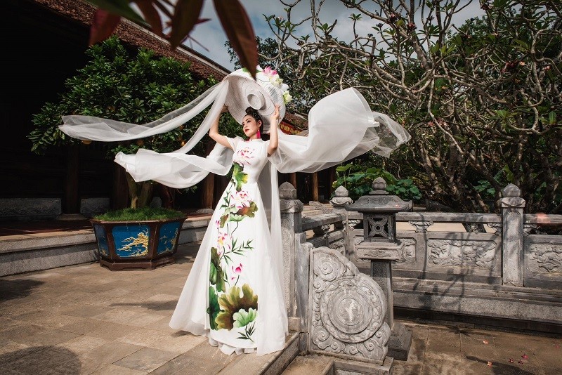 Mau nhi Le Nha Uyen dien ao dai 20 met mung sinh nhat Bac-Hinh-9