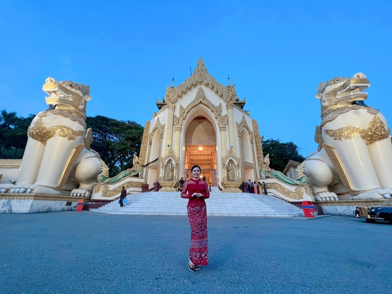 Hoa hậu Phan Kim Oanh trở lại Myanmar sau 7 tháng đăng quang - Hình 9 Hoa hau Phan Kim Oanh tro lai Myanmar sau 7 thang dang quang-Hinh-9