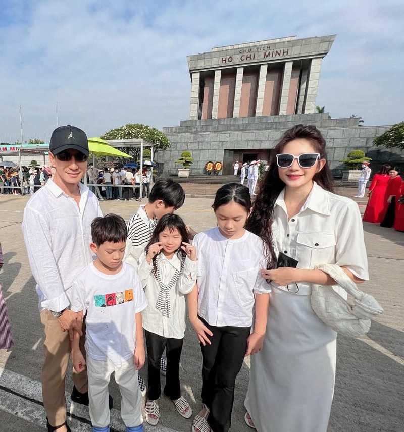 Gia dinh Ly Hai du lich Ha Noi, trai nghiem “chao lua” mua he-Hinh-5