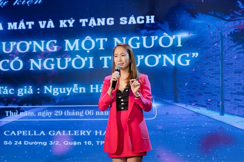 Tra Ngoc Hang den chuc mung MC Hai Trieu ra mat sach-Hinh-4