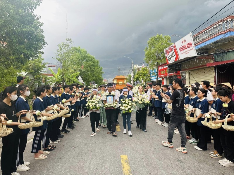 Bo me ca nuong Tu Thanh khong kip ve nhin con lan cuoi