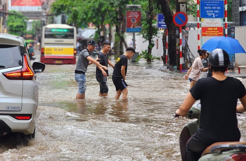 Ha Noi that hua, tram bom nghin ty tiep tuc “khat nuoc“-Hinh-3