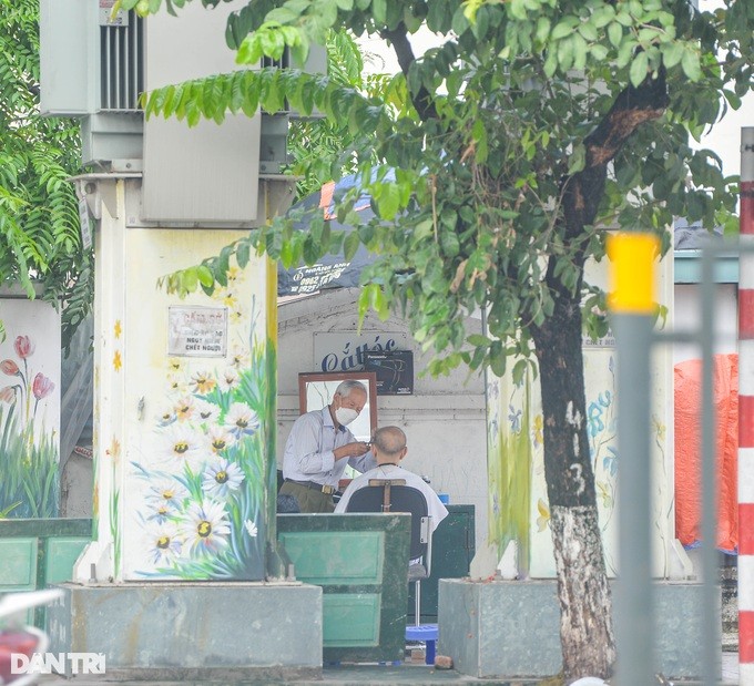 Phot lo canh bao “chet nguoi”, nguoi dan vo tu muu sinh canh tram bien ap-Hinh-5