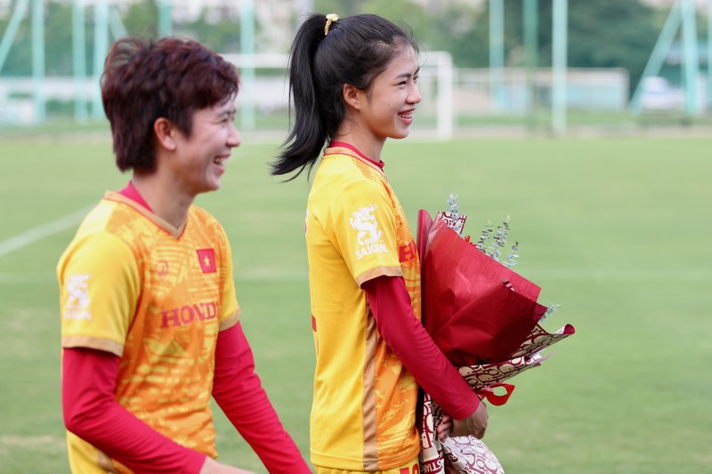 Thu tuong gap mat dong vien tuyen bong da nu Viet Nam truoc World Cup-Hinh-12