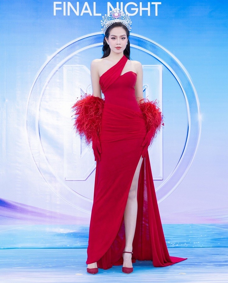 Dan hau long lay tren tham xanh chung ket Miss World Vietnam 2023-Hinh-10