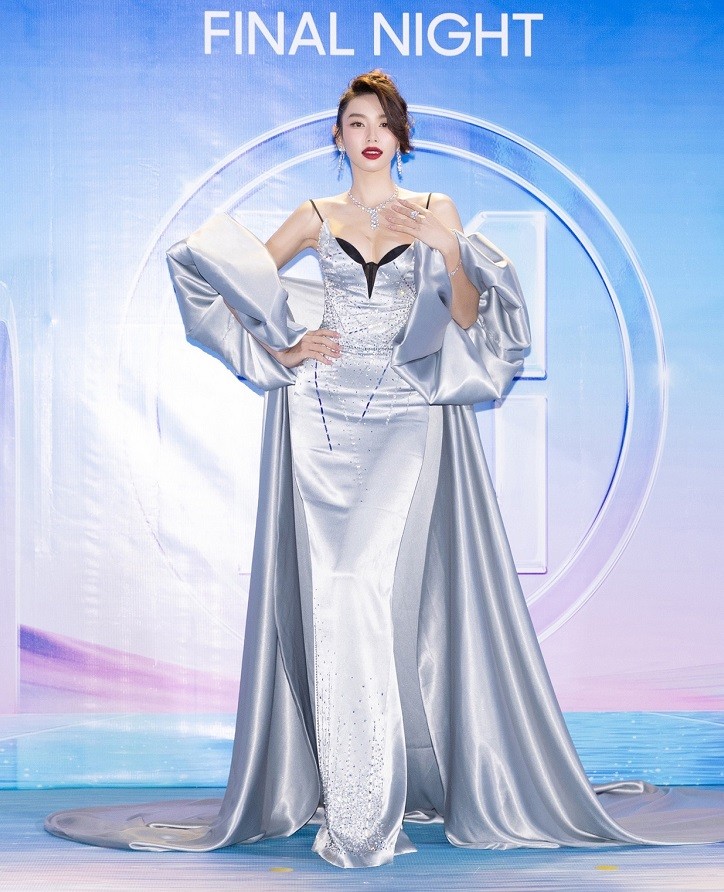 Dan hau long lay tren tham xanh chung ket Miss World Vietnam 2023-Hinh-5