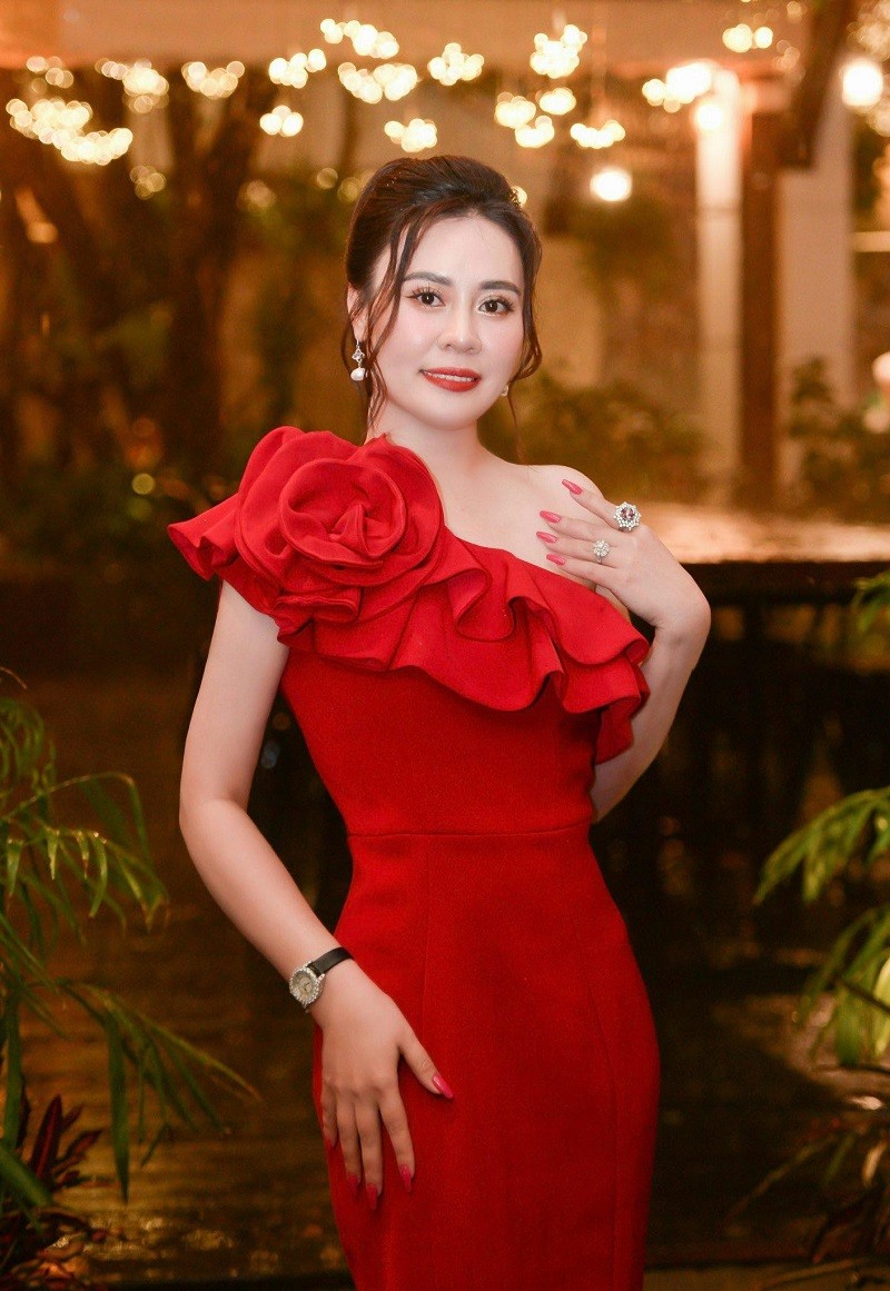 Hoa hau Phan Kim Oanh lam Chu tich Miss Multicultural World