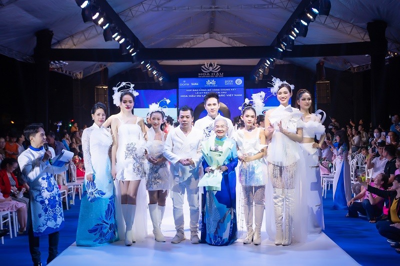 NSUT Phi Dieu lam vedette show thoi trang cua NTK Ta Linh Nhan-Hinh-2