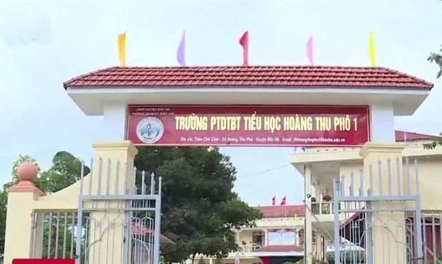 Tu vu 11 hoc sinh an 2 goi mi tom: Lao Cai yeu cau truong hoc lap camera