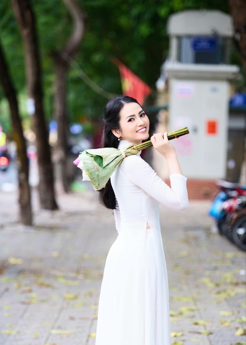 Cuoc song cua Hoa hau Bich Hanh ra sao sau mot nam dang quang?-Hinh-4