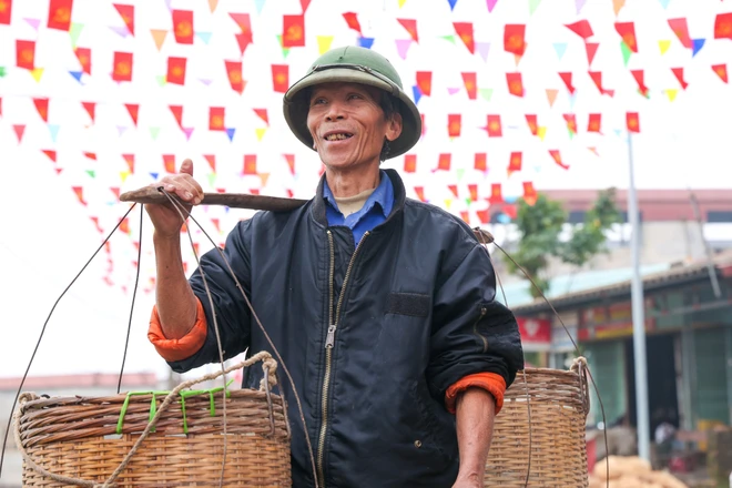 Vua ca chep do lon nhat mien Bac nhon nhip dip ong Cong ong Tao-Hinh-14