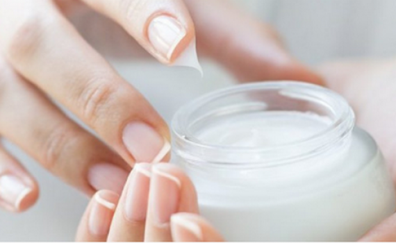 Thu hoi lo san pham E-Cosmetic Face wash gel va Peeling acne serum